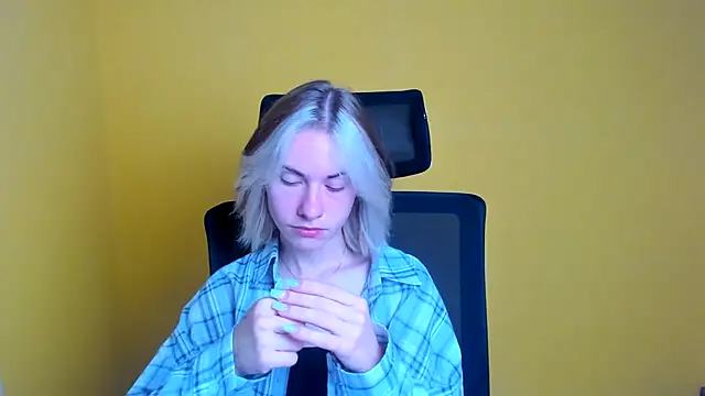 Fiona Night online show from September 2025 05:29:01 AM