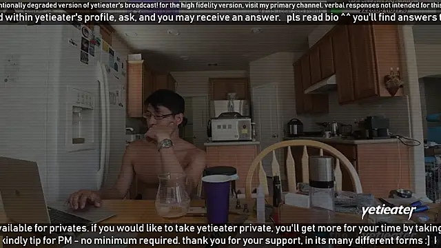 Snapshot of yetieater chatting on December 2024 09:31:01 PM yetieater online show from December 2024 09:31:01 PM