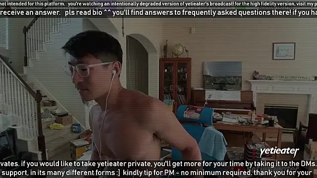 Snapshot of yetieater chatting on March 2025 08:34:01 PM yetieater online show from March 2025 08:34:01 PM