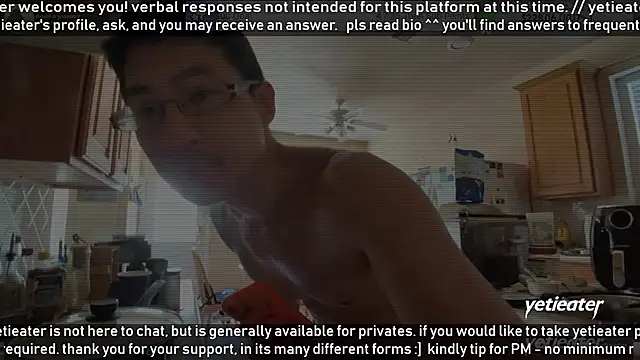Snapshot of yetieater chatting on May 2026 04:24:02 PM yetieater online show from May 2026 04:24:02 PM