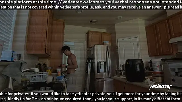 Snapshot of yetieater chatting on May 2026 03:54:01 PM yetieater online show from May 2026 03:54:01 PM