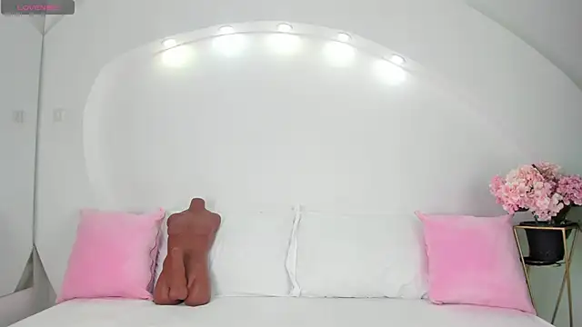 ValeriMilton online show from October 2025 07:14:02 PM