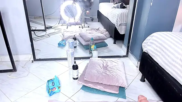 Melissa 23  online show from April 2026 11:58:01 AM