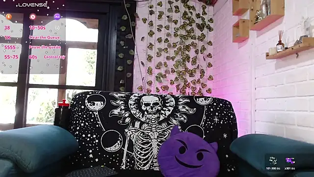 LiraSonnett online show from February 2026 09:09:02 PM