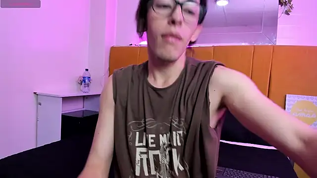 Snapshot of Andrew_Wolff chatting on March 2025 04:45:02 AM Andrew Wolff online show from March 2025 04:45:02 AM