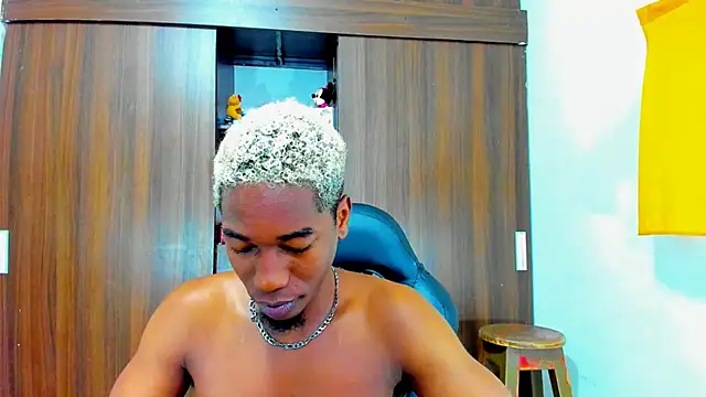 Snapshot of Dreamastercum_ chatting on October 2025 11:44:02 AM Dreamastercum online show from October 2025 11:44:02 AM