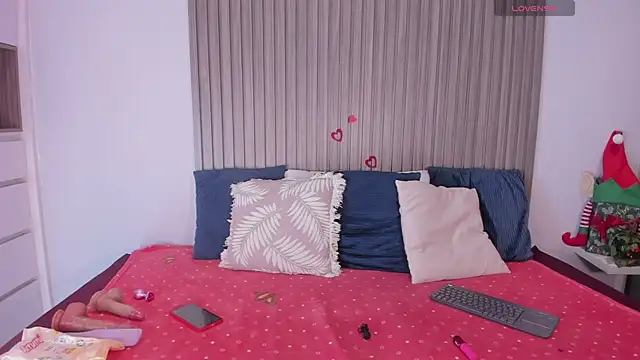 Zoe-S online show from November 2025 10:08:02 PM