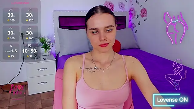 Snapshot of EmelyMason chatting on May 2026 05:24:01 AM EmelyMason online show from May 2026 05:24:01 AM