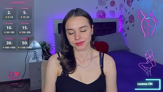 Snapshot of EmelyMason chatting on May 2026 07:03:01 AM EmelyMason online show from May 2026 07:03:01 AM