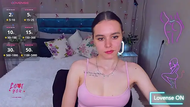 Snapshot of EmelyMason chatting on May 2026 06:32:01 AM EmelyMason online show from May 2026 06:32:01 AM