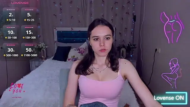 Snapshot of EmelyMason chatting on June 2026 05:57:02 AM EmelyMason online show from June 2026 05:57:02 AM