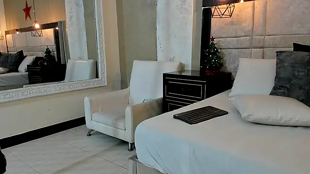 LiliJensen online show from December 2025 08:15:01 PM