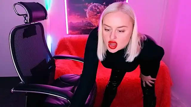 Snapshot of Miss_Alice_Silver chatting on September 2025 08:13:02 PM Miss Alice Silver online show from September 2025 08:13:02 PM