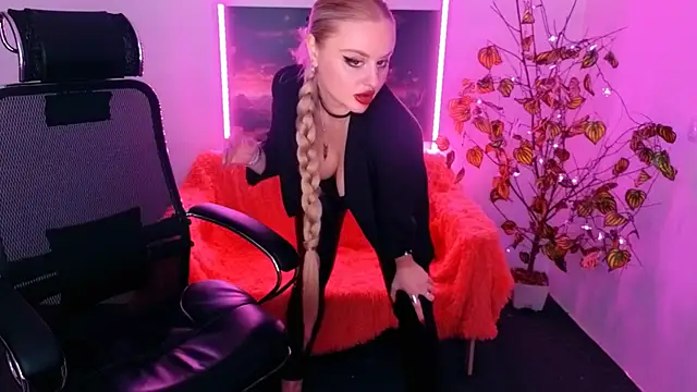 Miss Alice Silver online show from November 2025 05:22:01 PM