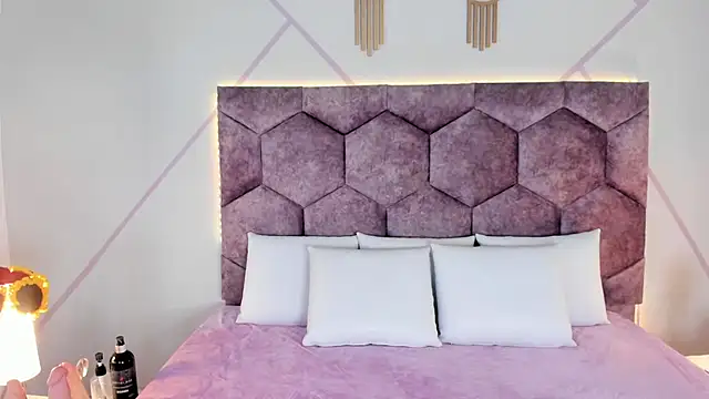 aurora collinss  online show from October 2025 12:04:02 PM