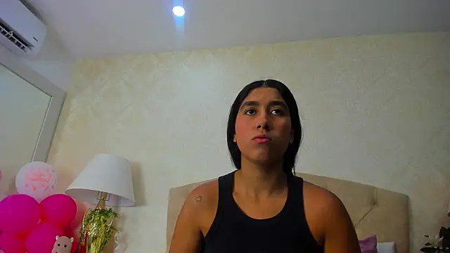 Mia Montess online show from April 2026 04:34:02 PM