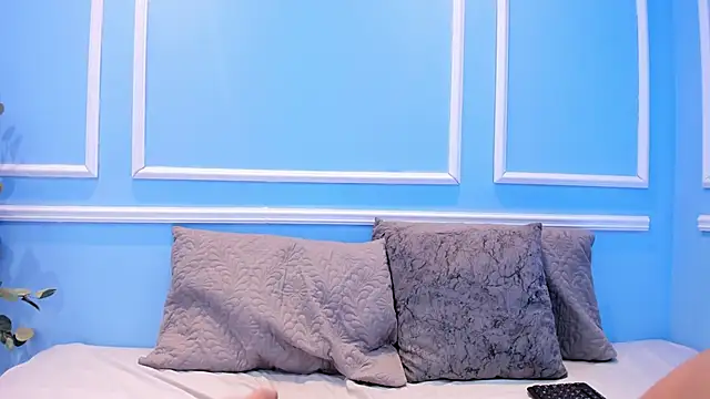 Lucy Canel online show from October 2025 07:01:02 PM