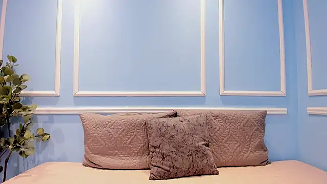 Lucy Canel online show from November 2025 12:51:01 PM