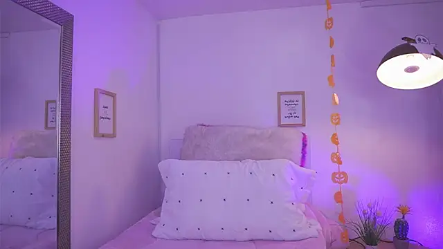 tommy blue online show from October 2025 01:00:01 PM