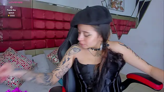 SaskiaGrendel online show from February 2026 12:09:01 AM