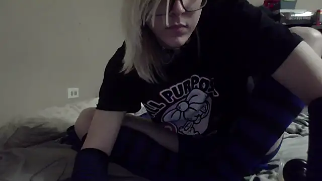Snapshot of amethystbunnyboy chatting on March 2025 10:49:02 PM amethystbunnyboy online show from March 2025 10:49:02 PM
