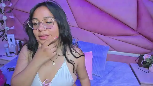 Snapshot of _Violeta_18 chatting on September 2025 03:52:01 AM Violeta 18 online show from September 2025 03:52:01 AM