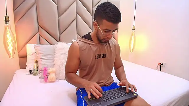 Eithan Connorr online show from March 2025 12:04:02 PM