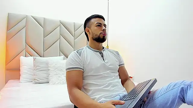 Eithan Connorr online show from March 2025 12:35:02 PM