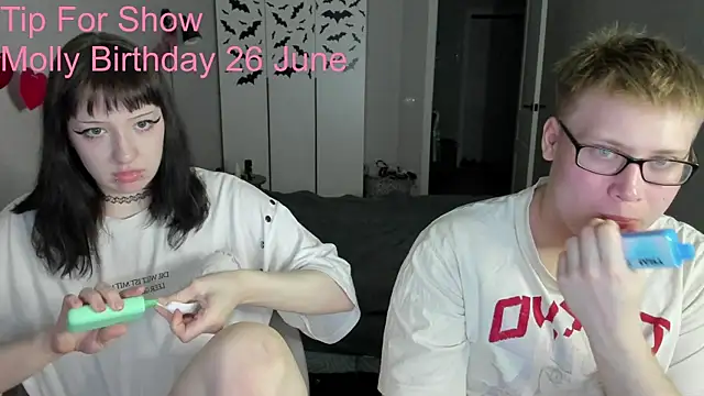 JayMollyy online show from June 2026 05:25:01 PM