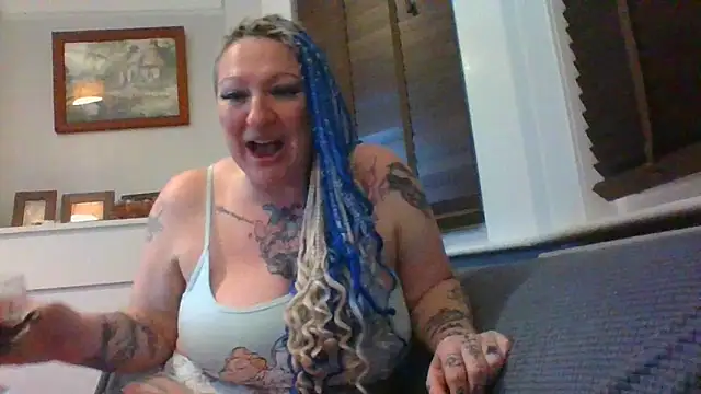 Snapshot of livieblainn chatting on March 2025 11:00:02 PM livieblainn online show from March 2025 11:00:02 PM