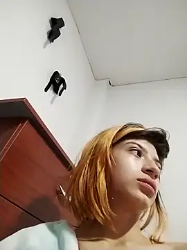 KratosAfroditacs online show from September 2025 12:38:02 PM