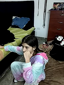 KratosAfroditacs online show from April 2026 11:24:02 PM