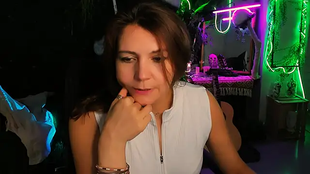 NicoleHitman online show from November 2025 09:32:02 AM