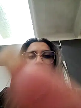 Isabella Varella online show from March 2025 03:25:01 PM