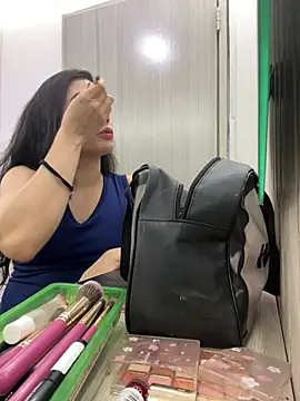 isabella winkler online show from February 2026 01:07:01 PM