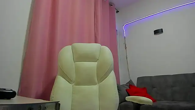 Snapshot of gaaby_foxx chatting on October 2025 01:34:02 PM gaaby foxx online show from October 2025 01:34:02 PM