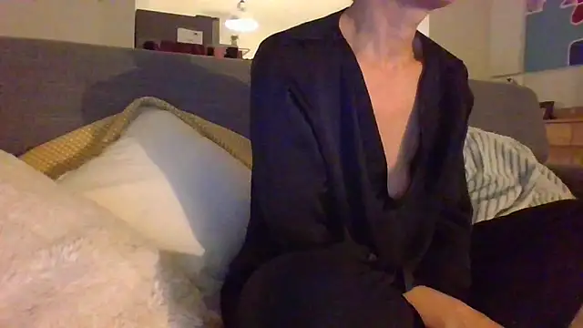 Valentinette online show from November 2025 08:32:01 PM