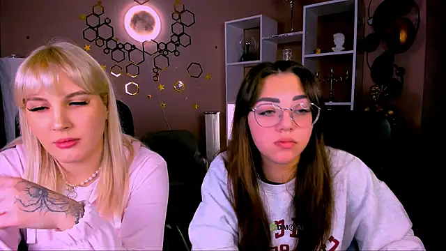 Snapshot of kiki_swan chatting on February 2026 07:02:01 AM kiki swan online show from February 2026 07:02:01 AM