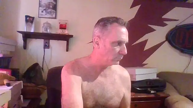 Snapshot of HunkofRock chatting on October 2025 03:45:01 PM HunkofRock online show from October 2025 03:45:01 PM