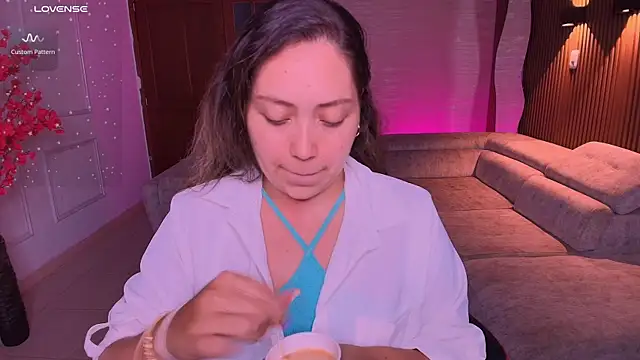 Snapshot of heidy_johns chatting on April 2026 03:11:01 AM heidy johns online show from April 2026 03:11:01 AM