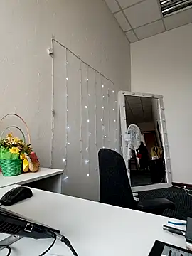 Juicy PeachLux online show from October 2025 07:48:01 AM