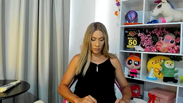 Snapshot of davinaclaire chatting on July 2026 07:08:02 PM davinaclaire online show from July 2026 07:08:02 PM