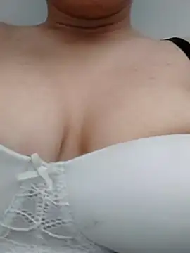 saraaxx1 online show from June 2026 01:17:02 PM