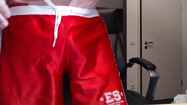 Snapshot of munichrubber chatting on December 2024 05:26:01 AM munichrubber online show from December 2024 05:26:01 AM