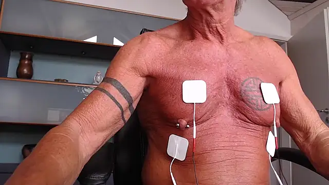 Snapshot of munichrubber chatting on March 2025 03:29:02 PM munichrubber online show from March 2025 03:29:02 PM