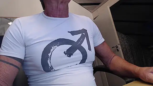 Snapshot of munichrubber chatting on October 2025 05:10:02 AM munichrubber online show from October 2025 05:10:02 AM