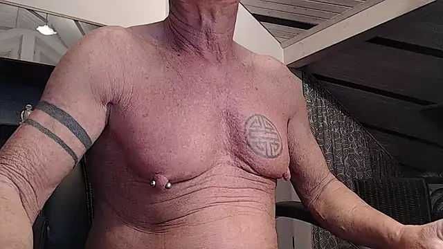 Snapshot of munichrubber chatting on October 2025 03:50:02 AM munichrubber online show from October 2025 03:50:02 AM