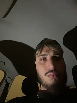 Snapshot of Bello98sud chatting on September 2025 11:08:01 PM Bello98sud online show from September 2025 11:08:01 PM