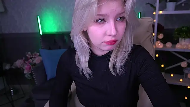 Snapshot of SelenaIris chatting on March 2025 12:47:02 PM SelenaIris online show from March 2025 12:47:02 PM