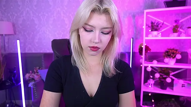 Snapshot of SelenaIris chatting on September 2025 06:13:01 AM SelenaIris online show from September 2025 06:13:01 AM